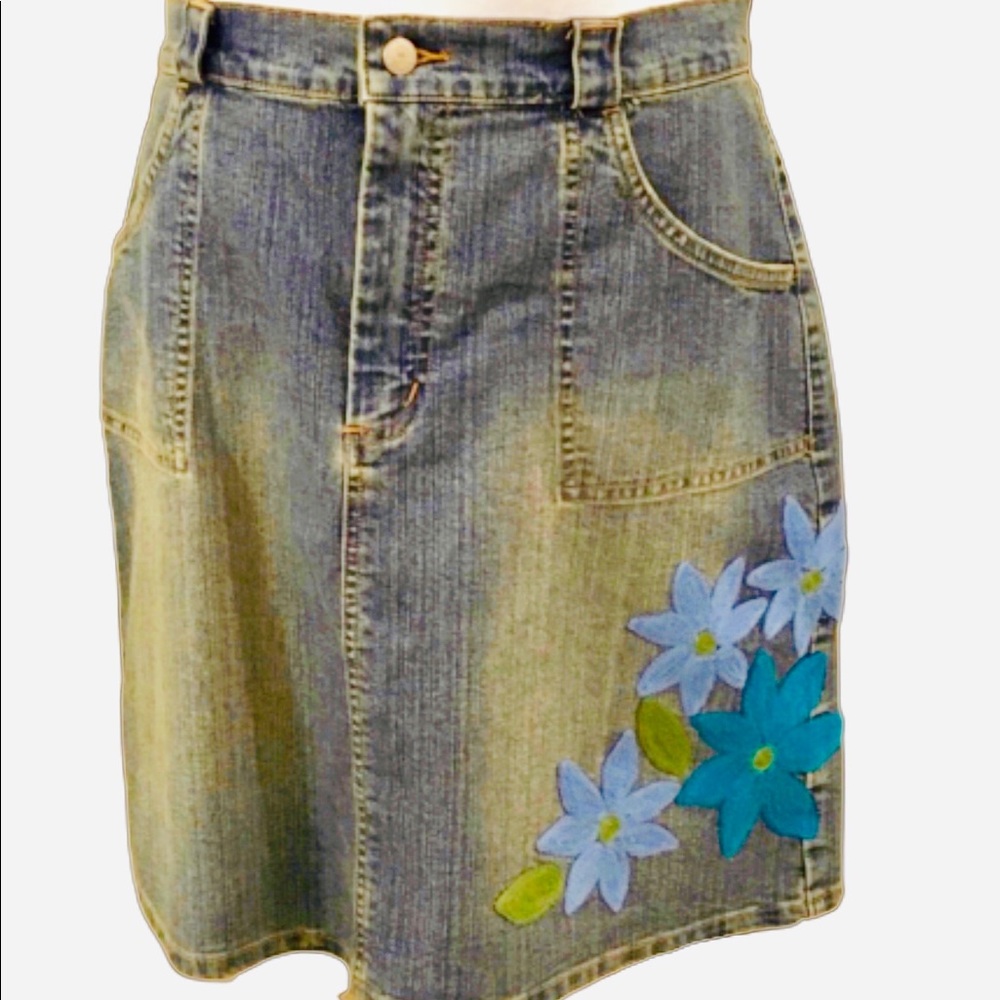 💯 authentic Lilly Pulitzer denim skirt w/flowers